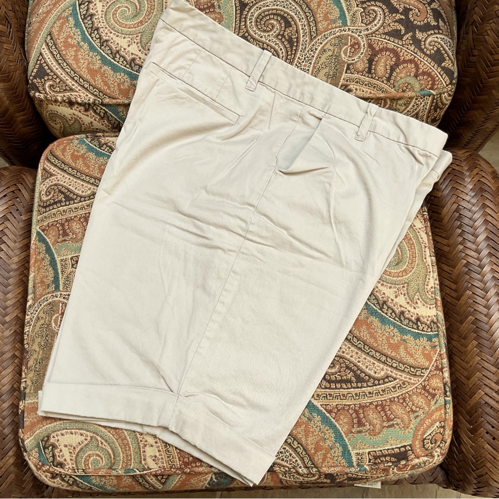Ann Taylor ladies curvy cuffed shorts. EUC